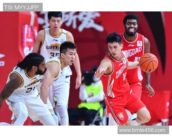 CBA青岛队与北京队激战正酣谁将赢得这场精彩对决